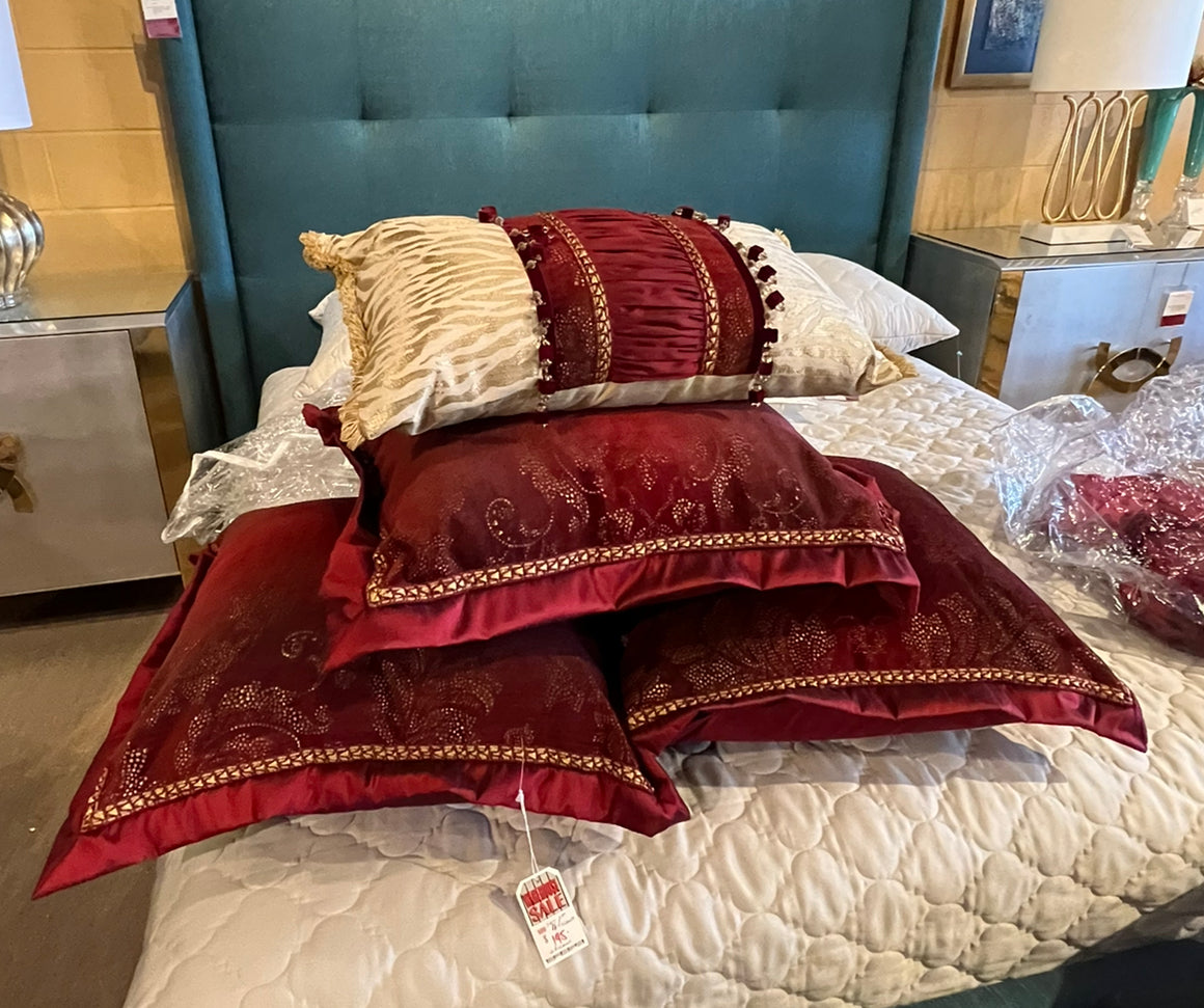 Toss Pillows and Throws